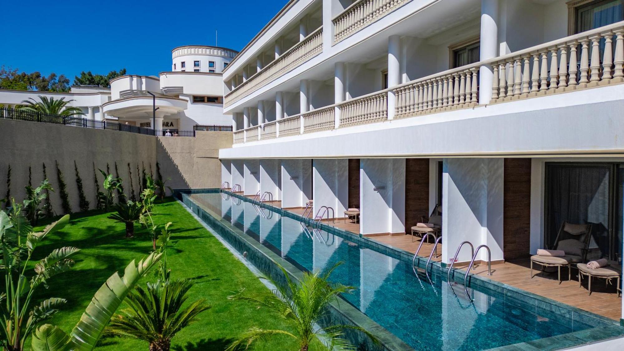 Swim Up Deluxe Room